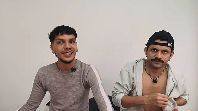 Snapshot of Benjamin_show chatting on February 5, 2026, 2:35 pm Benjamin show online show from February 5, 2026, 2:35 pm