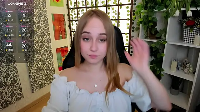 LianaBright online show from March 9, 2025, 5:22 am