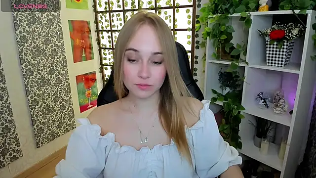 LianaBright online show from March 5, 2025, 2:03 am