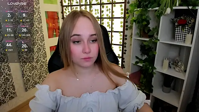 LianaBright online show from March 9, 2025, 2:07 am