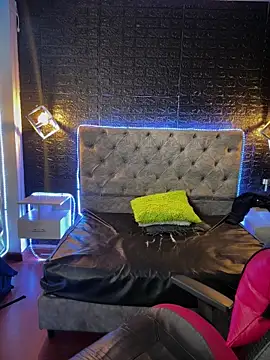 Snapshot of Paloma__LS chatting on December 3, 2025, 7:24 pm Paloma LS online show from December 3, 2025, 7:24 pm