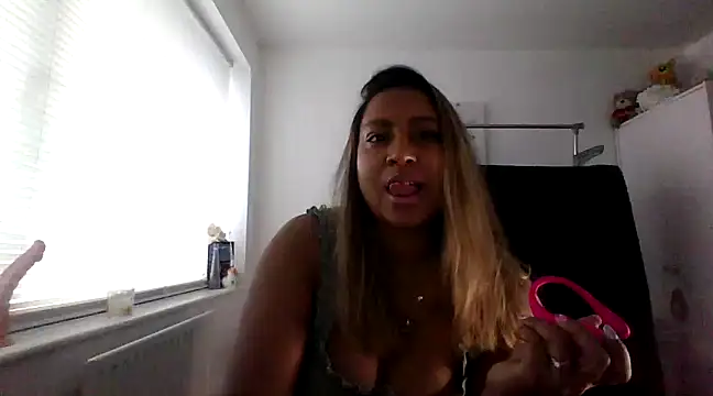 TEMPTING-TAMMY online show from January 8, 2025, 10:04 am