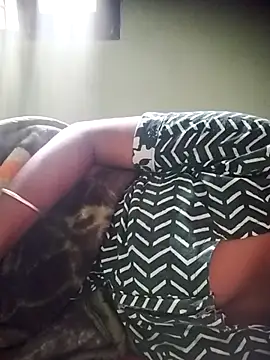 aadhini01 online show from November 25, 2025, 7:52 am