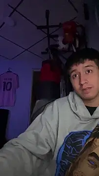 Stiven 017 online show from February 19, 2026, 12:29 am