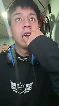 Stiven 017 online show from February 3, 2026, 1:38 am