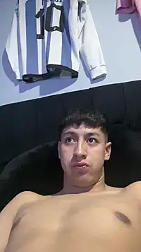 Stiven 017 online show from February 14, 2026, 1:39 am