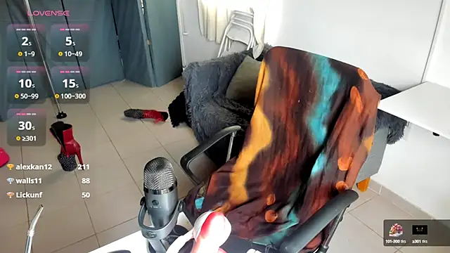 Snapshot of jessiburningheels chatting on February 16, 2025, 9:38 pm jessiburningheels online show from February 16, 2025, 9:38 pm