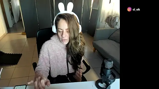 Snapshot of jessiburningheels chatting on March 12, 2025, 11:10 am jessiburningheels online show from March 12, 2025, 11:10 am