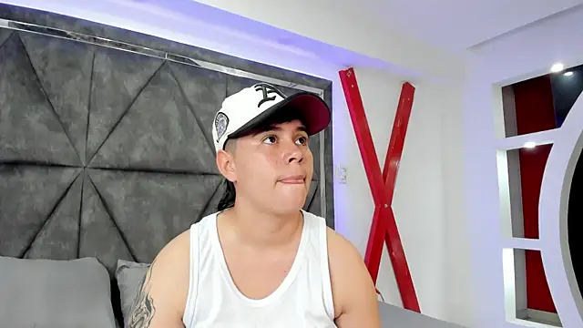 AbbySmiitth  online show from April 15, 2026, 10:21 pm