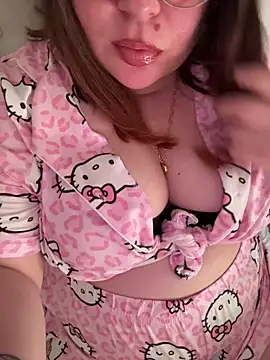 yourcutesarah online show from May 24, 2026, 5:46 pm