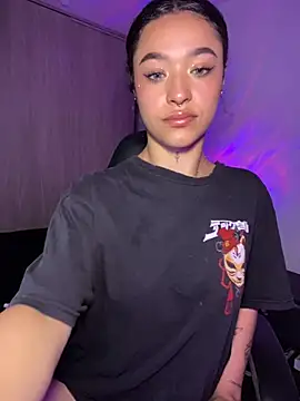 Snapshot of Crystal_Dluna chatting on November 14, 2025, 5:38 pm Crystal Dluna online show from November 14, 2025, 5:38 pm