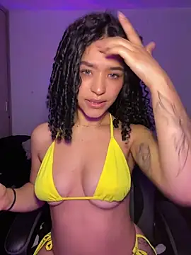 Snapshot of Crystal_Dluna chatting on November 20, 2025, 4:18 pm Crystal Dluna online show from November 20, 2025, 4:18 pm