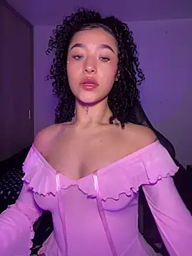 Snapshot of Crystal_Dluna chatting on November 28, 2025, 3:56 pm Crystal Dluna online show from November 28, 2025, 3:56 pm