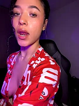 Snapshot of Crystal_Dluna chatting on October 23, 2025, 5:00 pm Crystal Dluna online show from October 23, 2025, 5:00 pm