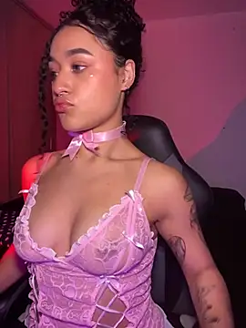 Snapshot of Crystal_Dluna chatting on November 29, 2025, 3:34 pm Crystal Dluna online show from November 29, 2025, 3:34 pm