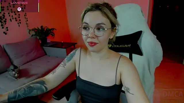 whoa-hoa-hoa-hoa-hoa online show from November 12, 2025, 5:28 pm