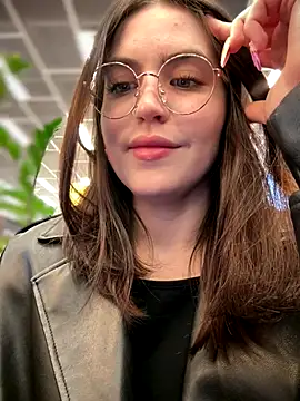 Snapshot of meow_girl chatting on October 16, 2025, 8:55 am meow girl online show from October 16, 2025, 8:55 am
