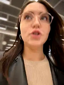 meow girl online show from November 18, 2025, 8:06 am