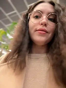 meow girl online show from October 27, 2025, 11:22 am