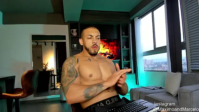 Snapshot of Maximo_Marcelo chatting on February 14, 2025, 11:09 pm Maximo Marcelo online show from February 14, 2025, 11:09 pm