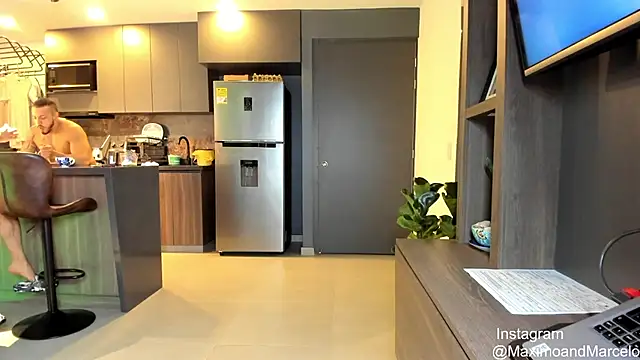 Snapshot of Maximo_Marcelo chatting on March 14, 2025, 2:10 am Maximo Marcelo online show from March 14, 2025, 2:10 am