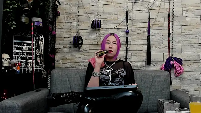 Snapshot of CruelMistress chatting on May 25, 2026, 1:38 am CruelMistress online show from May 25, 2026, 1:38 am