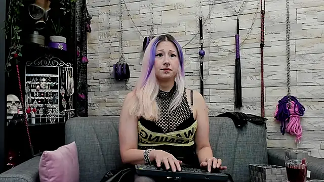 CruelMistress online show from December 1, 2025, 12:00 am