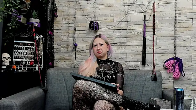 Snapshot of CruelMistress chatting on June 16, 2026, 12:32 am CruelMistress online show from June 16, 2026, 12:32 am