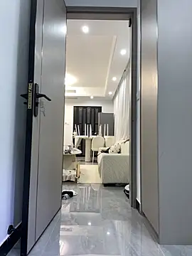 xyebobs online show from October 2, 2025, 2:42 pm