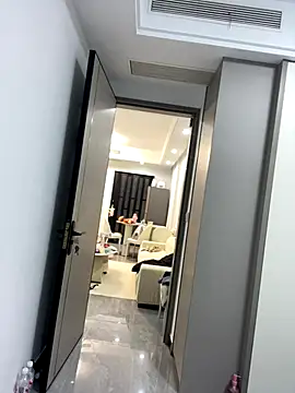 xyebobs online show from September 13, 2025, 3:12 pm