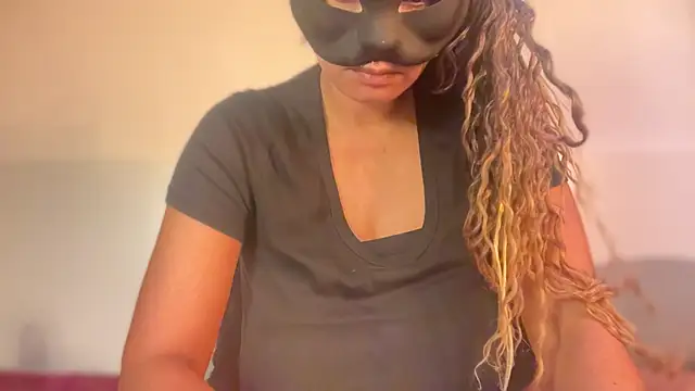 SCARLET-SANTANA online show from October 25, 2025, 3:56 pm