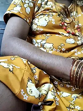 Snapshot of Tamilrojanew chatting on November 18, 2025, 5:22 am Tamilrojanew online show from November 18, 2025, 5:22 am