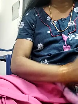 Snapshot of Tamilrojanew chatting on November 28, 2025, 8:25 am Tamilrojanew online show from November 28, 2025, 8:25 am