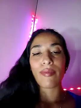 chloewildd  online show from November 6, 2025, 4:16 am