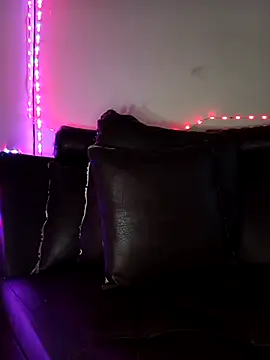 chloewildd  online show from November 6, 2025, 9:08 pm