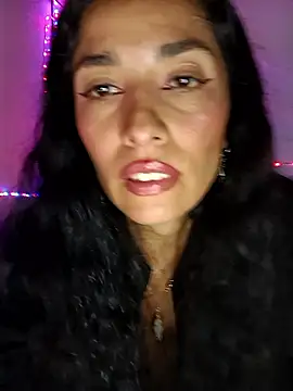 chloewildd  online show from May 16, 2026, 11:59 pm