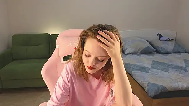 Snapshot of Eveleen_Soleen chatting on October 8, 2025, 12:39 pm Eveleen Soleen online show from October 8, 2025, 12:39 pm