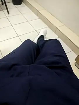 gatmoreno1 online show from September 24, 2025, 4:35 pm