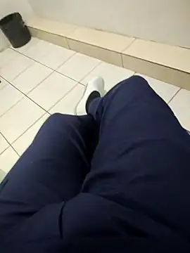 gatmoreno1 online show from September 29, 2025, 4:23 pm