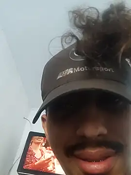 Snapshot of Juliano69xv chatting on February 13, 2026, 10:37 am Juliano69xv online show from February 13, 2026, 10:37 am