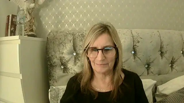 Additive Mature Linda online show from October 23, 2025, 6:06 pm