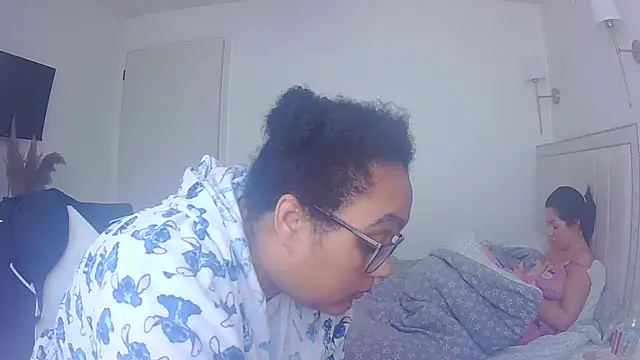 vanilla chocolate23 online show from April 7, 2026, 9:33 am