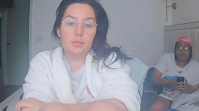 vanilla chocolate23 online show from May 12, 2026, 8:10 am