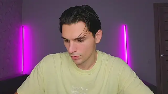 denlover1 online show from February 18, 2026, 1:29 pm