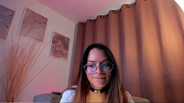 Snapshot of Angie_Pirss chatting on March 25, 2026, 8:08 pm Angie Pirss online show from March 25, 2026, 8:08 pm