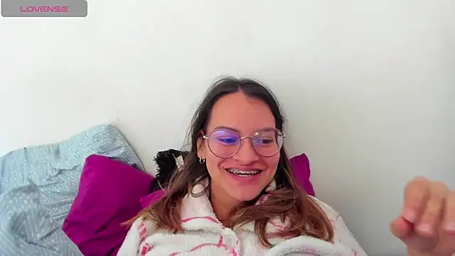 Angie Pirss online show from December 15, 2025, 3:07 pm