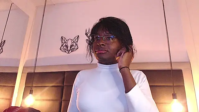 candy lovee69 online show from February 16, 2026, 6:28 pm