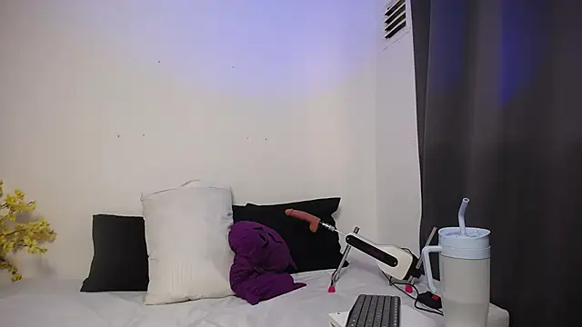 Nicol Love0 online show from February 9, 2026, 1:20 pm