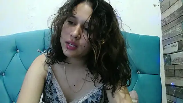 Valery Collins18 online show from December 3, 2024, 1:25 am