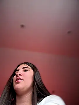 AhriCutte online show from November 28, 2025, 4:51 pm